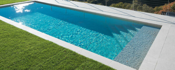 faux gazon pour piscine